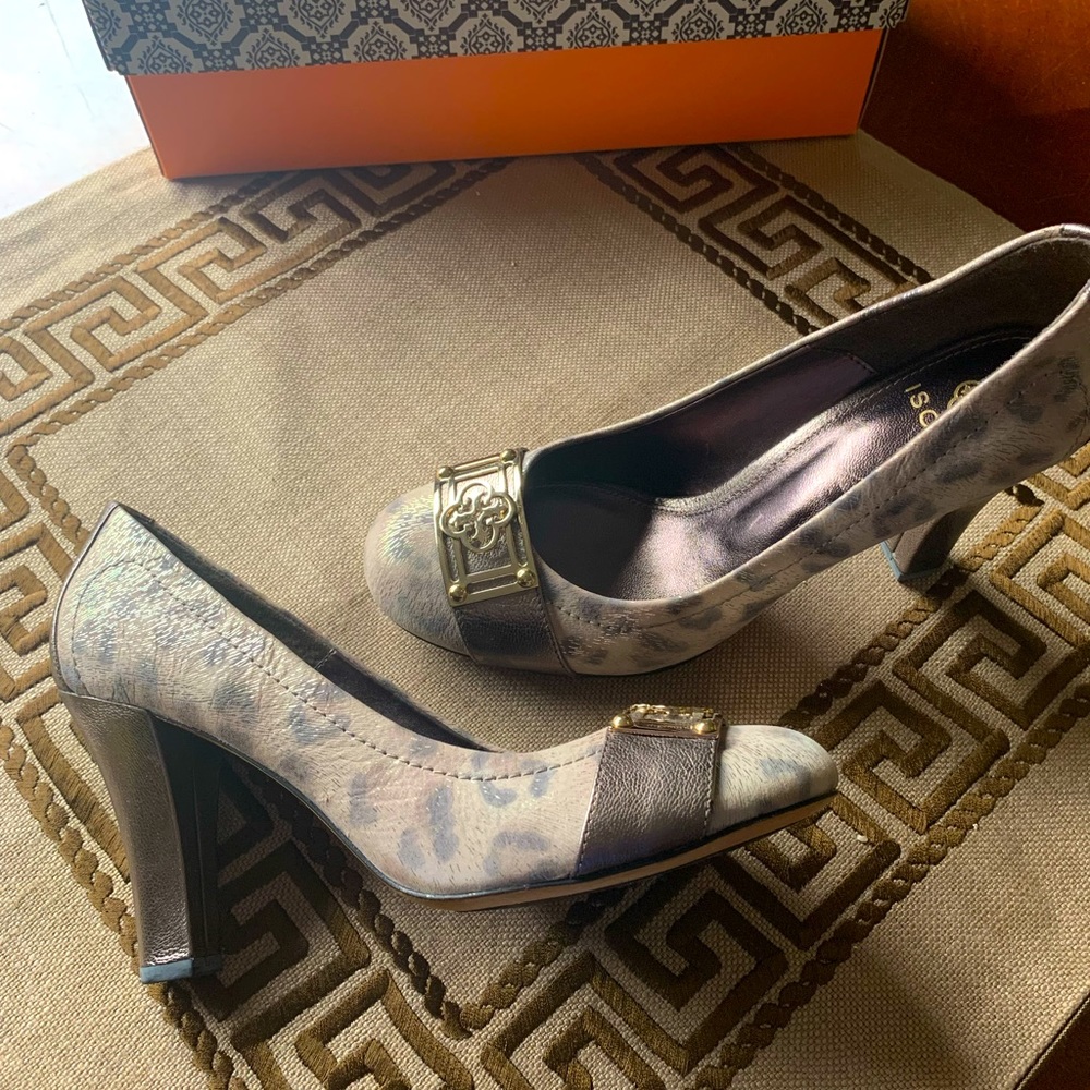 ISOLA gunmetal silver animal print pumps